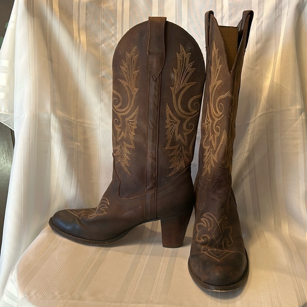 Justine Cowgirl Boots 👢